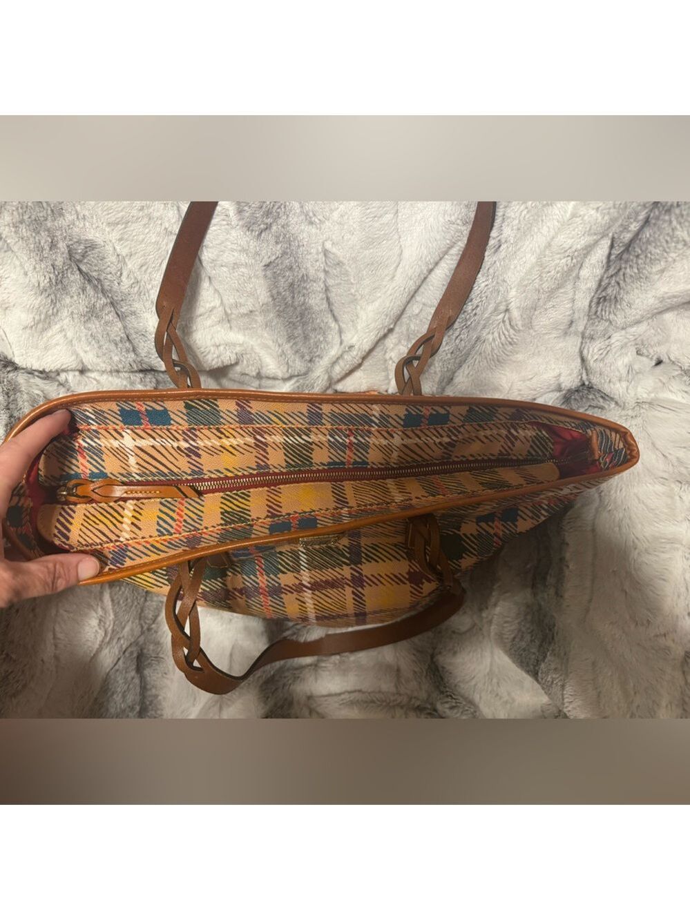 Dooney & Bourke - Tartan Plaid Collection Large Tote - EUC - Zipper Top Closure - Picture 8 of 13